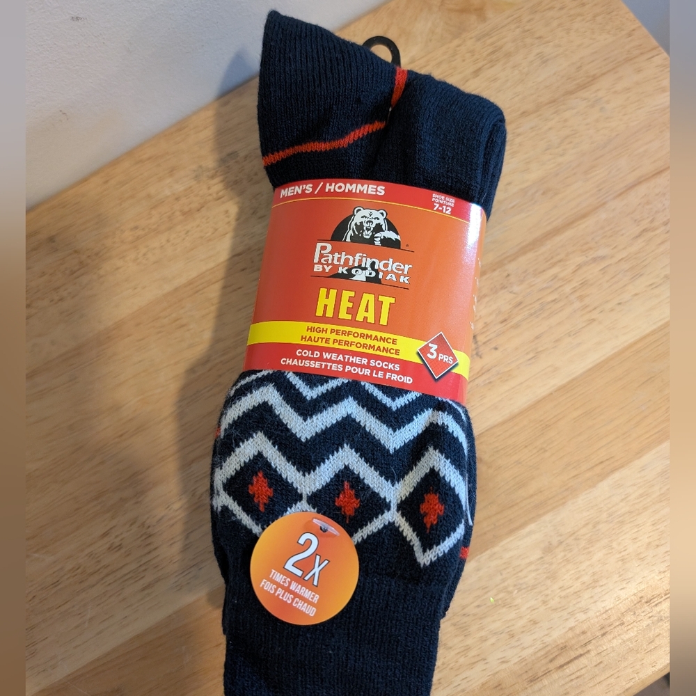 Kodiak Casual Socks Black and Red Zigzag Design